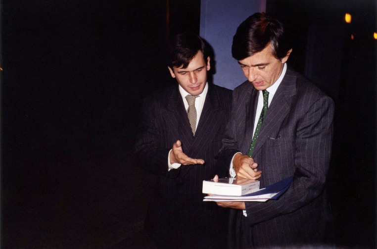 Mercredi 10 octobre 2001 - Château-Thierry - Stéphane Jacquemet avec Philippe Douste-Blazy, futur Ministre des affaires étrangères, à l'occasion de la sortie de l'ouvrage l'audace économique – © Collection privée - DR.