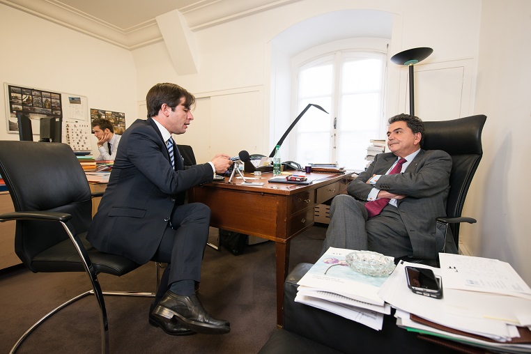 Stéphane Jacquemet et Pierre Lellouche lors de l'enregistrement de l'émission Réflexions partagées - © Collection privée - Photographe : Edouard Meyer - Deyer Studio - DR.