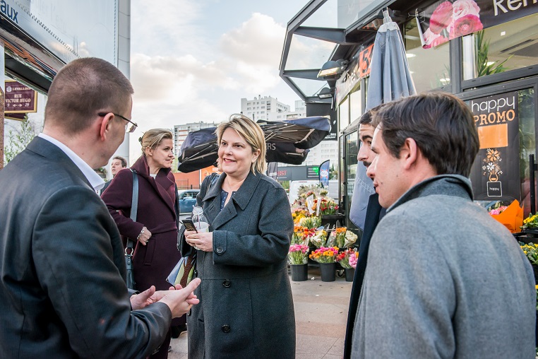 Au centre : Evelyne Platnic-Cohen (fondatrice de Booster Academy) - Débat #Ambition - 21 mars 2017 – Be(e) for Biz – Levallois – ISC Paris © Collection privée - Photographe : Edouard Meyer - Deyer Studio - DR.