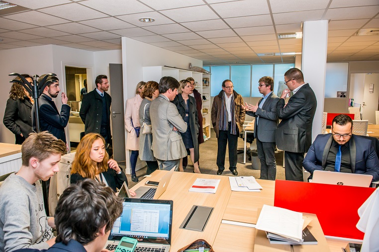 Visite de l’incubateur de start-up de l’ISC Paris - Débat #Ambition - 21 mars 2017 – Be(e) for Biz – Levallois – ISC Paris © Collection privée - Photographe : Edouard Meyer - Deyer Studio - DR.